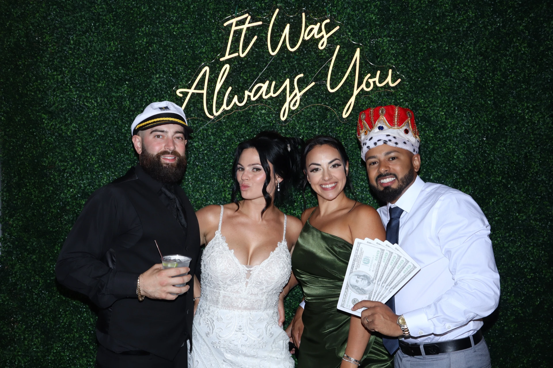 Hedge wall rental sample photo booth photo hedge with LED