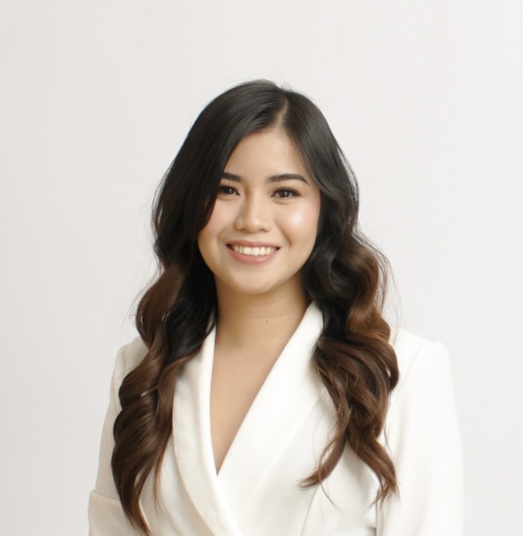 ANne Head Shot Admin and Sales assistant VA IT's Lit team its lit weddings and events its lit ri